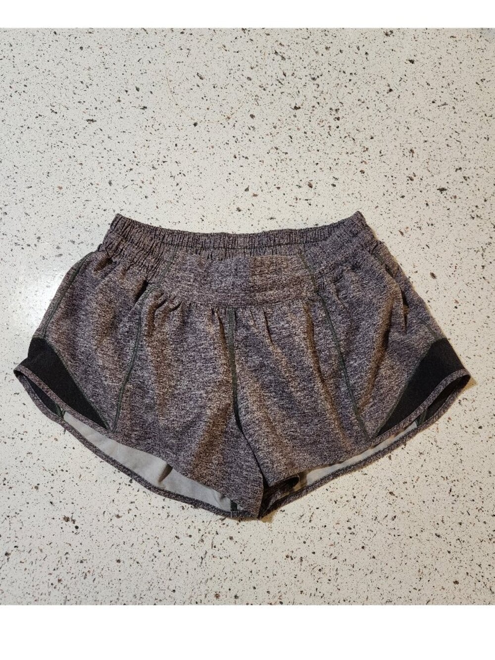 Lululemon Hotty Hot Short II 2.5" Low Rise Heather Lux Multi Black sz 6 Reg